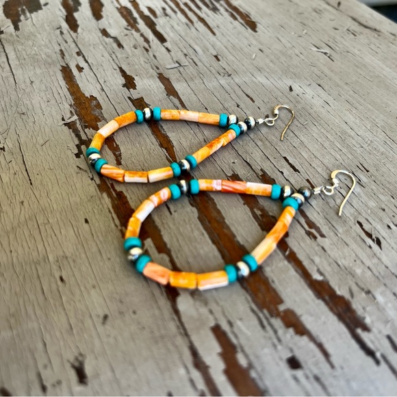 Orange Spiny Oyster & Turquoise loop Earring - Picture 2 of 3